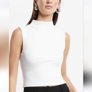 NWT Express body Contour High Compression Mock Neck Cropped Tank sz M